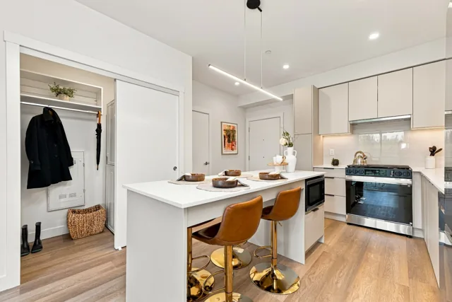 Staged Home A316 at Scott + 77, thumbnail of picture 4