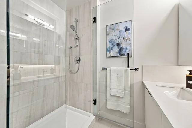 Staged Home A309 at Scott + 77, thumbnail of picture 17