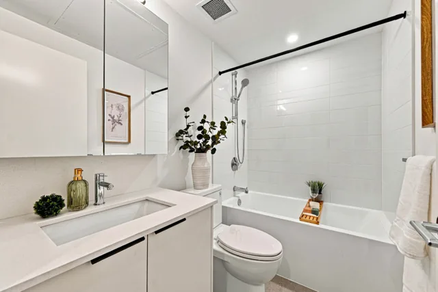 Staged Home A313 at Scott + 77, thumbnail of picture 12