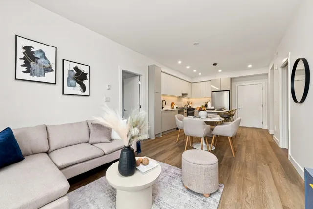 Staged Home A309 at Scott + 77, thumbnail of picture 12