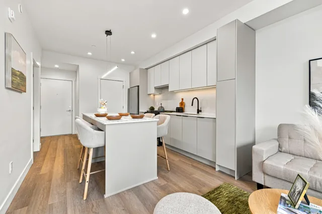 Staged Home A313 at Scott + 77, thumbnail of picture 4
