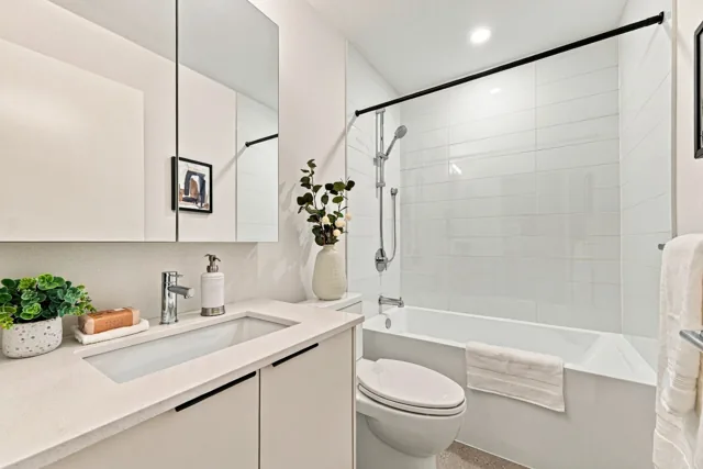 Staged Home A423 at Scott + 77, thumbnail of picture 15