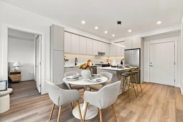 Staged Home A309 at Scott + 77, thumbnail of picture 9
