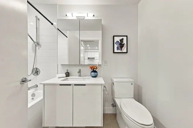 Staged Home A309 at Scott + 77, thumbnail of picture 21