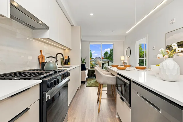 Staged Home A313 at Scott + 77, thumbnail of picture 2