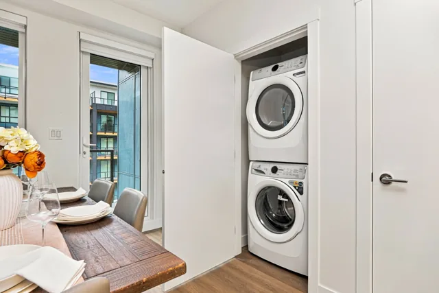 Staged Home A423 at Scott + 77, thumbnail of picture 16