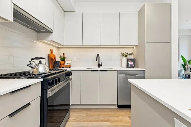Staged Home A423 at Scott + 77, thumbnail of picture 4