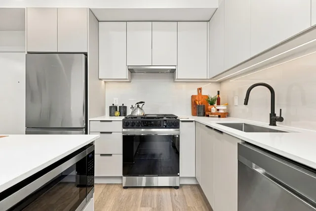 Staged Home A423 at Scott + 77, thumbnail of picture 5