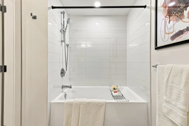 Staged Home A316 at Scott + 77, thumbnail of picture 14