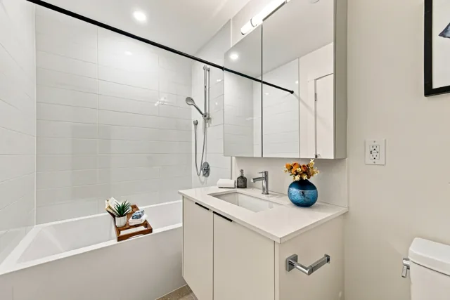 Staged Home A309 at Scott + 77, thumbnail of picture 20