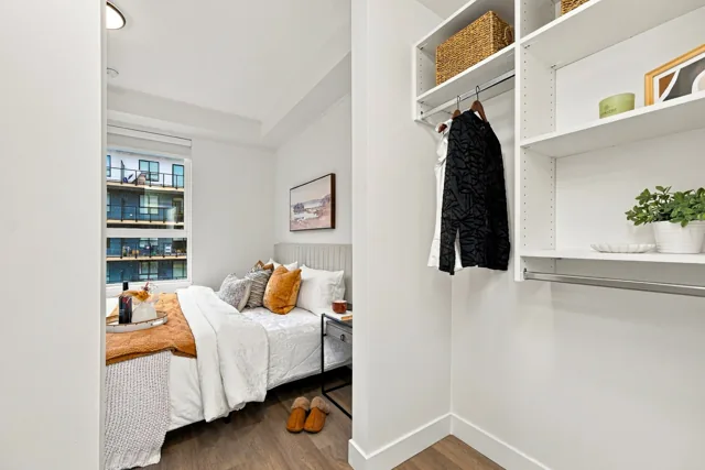 Staged Home A423 at Scott + 77, thumbnail of picture 12